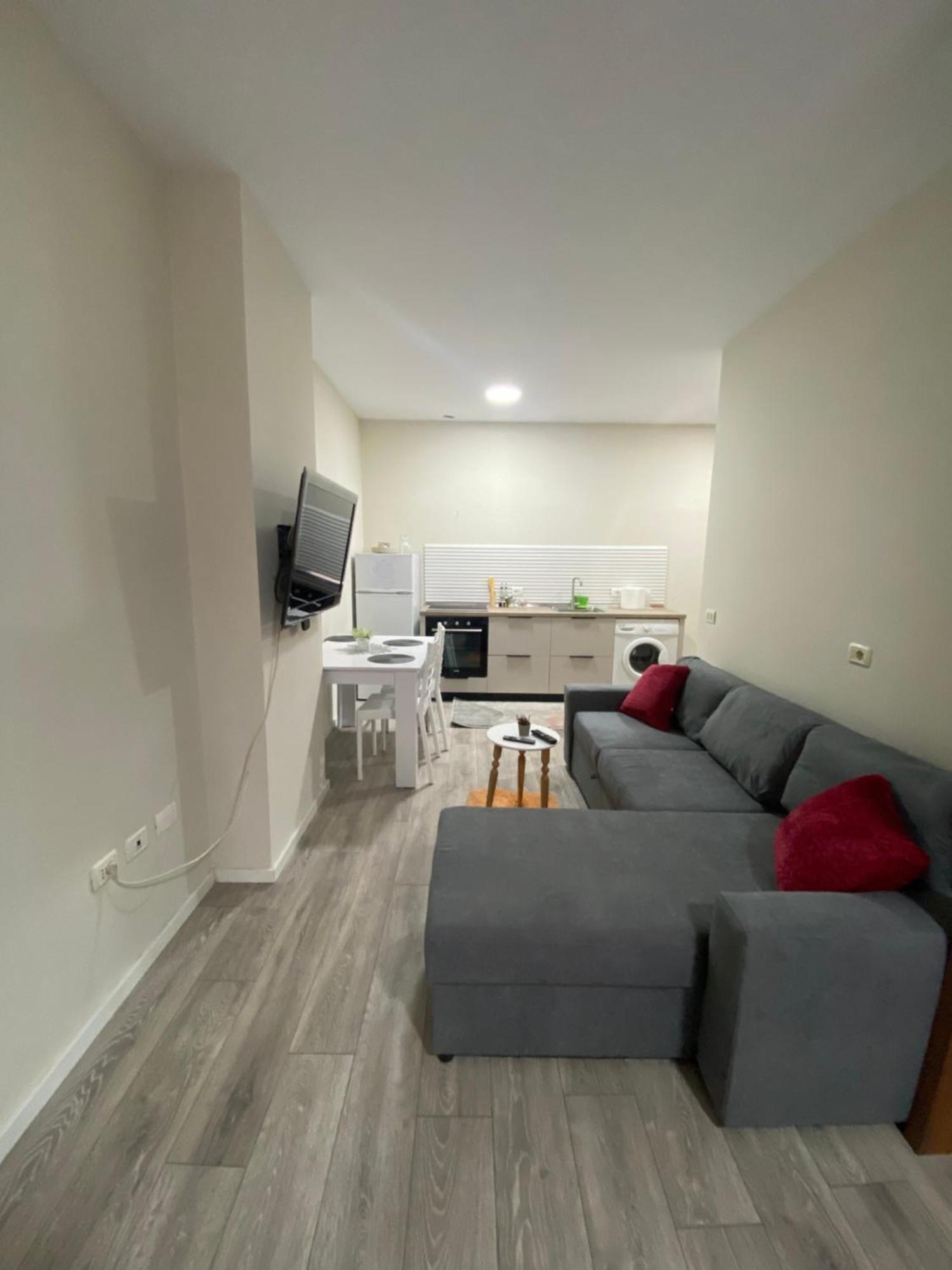 Chlo Apartment 5 Tirane エクステリア 写真